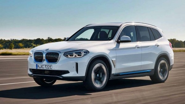 BMW-1632471368