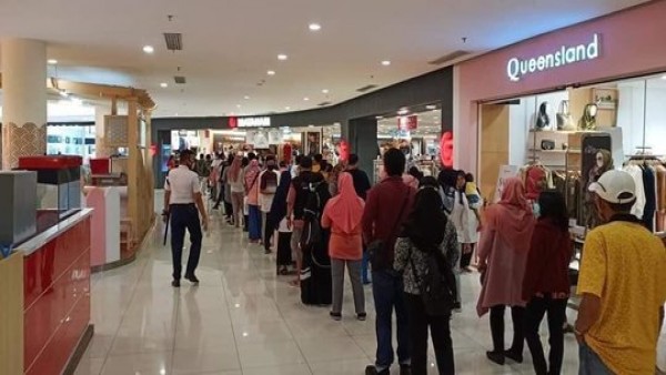 Masyarakat di mal.-1631790911