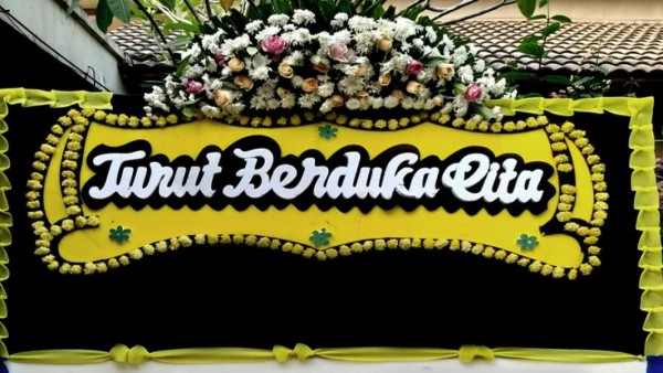 Ilustrasi papan bunga ucapan turut berduka cita-1634471009