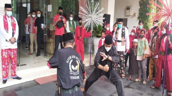 PDI Perjuangan gelar sunatan massal-1634978984