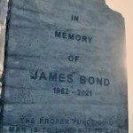 Batu nisan James Bond/net-1648267894