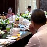 Presiden Joko Widodo (Jokowi) sedang makan siang bersama para Ketua Umum Partai Politik-1655634906