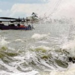 Air laut pantai Ancol pasang-1672073785