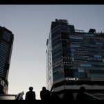 Arsip Foto - Pejalan kaki berjalan di kawasan bisnis di Tokyo, Jepang, Senin (7/12/2020). ANTARA/REUTERS/Kim Kyung-Hoon/am.-1671595224