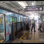 Arsip foto - Penumpang menaiki angkutan umum massal MRT Jakarta di Stasiun MRT ASEAN, Jakarta, Senin (29/8/2022). ANTARA/Dewa Ketut Sudiarta Wiguna.-1670228310