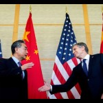 Arsip - Menteri Luar Negeri AS Antony Blinken (kanan) bertemu Menlu China Wang Yi di Nusa Dua, Bali, Indonesia, 9 Juli 2022. (Stefani Reynolds/Pool via REUTERS/wsj)-1671786242