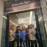 BI Kepri bersama Deputi Gubernur Bank Indonesia Juda Agung meresmikan Halal Center dukung percepatan sertifikasi bagi UMKM, Jumat (23/12/2022) (ANTARA/Jessica)-1671787556