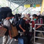 Calon penumpang KM Lawit di Pelabuhan Penumpang, Tanjung Priok, Jakarta, Utara. ANTARA/ (Sinta Ambarwati)-1672217675