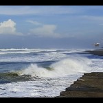 FOTO ARSIP - Gelombang tinggi di perairan selatan Kabupaten Cilacap, Jawa Tengah. FOTO ANTARA/Sumarwoto-1671770622