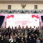 Foto bersama Pejabat Utama Polda Kepri dengan anak sekolah dari Yayasan Prima Insani Cakrawala di Polda Kepri, Kamis (29/12). (ANTARA/Yude)-1672299622