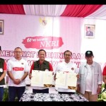 Kepala BNPT Komjen Pol. Boy Rafli Amar (kiri) saat peresmian WARUNG NKRI di Malang, Jawa Timur, Minggu, (18/12/2022). (ANTARA/HO-Humas BNPT)-1671424963