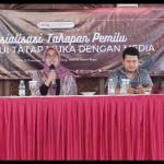 Ketua KPU Kabupaten Bogor, Ummi Wahyuni (kiri) di Kabupaten Bogor, Jawa Barat. (ANTARA/M Fikri Setiawan)-1671415144