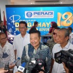 Ketua Umum (Ketum) DPN Peradi Otto Hasibuan (memakai batik biru). (ANTARA/HO-Dokumen Pribadi)-1671685326