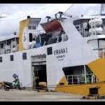 KM Kirana I sedang bongkar muatan di dermaga Pelabuhan Sampit, Jumat (23/12/2022). ANTARA/Norjani-1671783639