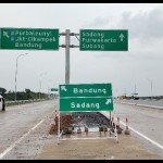 Kondisi Jalan Tol Jakarta-Cikampek II Selatan ruas Kutanegara-Sadang di Purwakarta, Jawa Barat, Jumat (16/12/2022). ANTARA/Aji Cakti-1671186779
