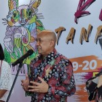 Menkop UKM Teten Masduki dalam acara puncak Karya Tanpa Batas 2022 di Smesco, Jakarta, Selasa (20/12/2022). (ANTARA/Ade Irma Junida)-1671527774
