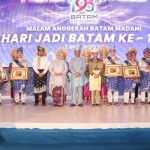 Pemkot berikan anugerah Batam Madani pada 13 tokoh masyarakat-1671423518