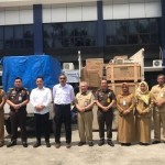 Penjabat Gubernur Kepulauan Babel Ridwan Djamaluddin saat menghadiri penyerahan bantuan peralatan produksi bagi UMKM di Pangkalpinang, Senin.  ANTARA (Aprionis)-1672042791