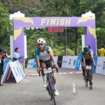 Peserta Dholo KOM Challenge 2022 berusaha naik melintasi etape di Kediri, Jawa Timur, Minggu (4/12/022). ANTARA/ HO-Kominfo Kabupaten Kediri-1670206909