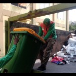 Petugas kebersihan dari Suku Dinas Kebersihan-1670920530