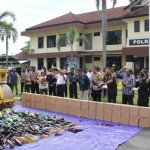 Polres musnahkan ribuan botol minuman keras hasil operasi Desember-1672208742