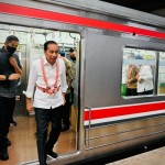 Presiden Jokowi naik KRL dan tinjau infrastruktur Stasiun Tanah Abang-1672042415