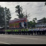 Ratusan personel polisi mengikuti apel gelar pasukan di depan Gedung Sate, Kota Bandung, Jawa Barat, Kamis (22/12/2022). (ANTARA/Bagus Ahmad Rizaldi)-1671691916
