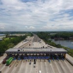 Suasana arus lalu lintas di Gerbang Tol Cikampek Utama. ANTARA/HO-Jasa Marga-1671432786