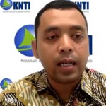 Tangkapan layar Ketua Umum DPP Kesatuan Nelayan Tradisional Indonesia, Dani Setiawan dalam diskusi daring yang dipantau di Jakarta, Senin (19/12/2022). (Adimas Raditya)-1671437308