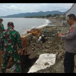 TNI-polisi di Mataram pantau pesisir pantai antisipasi cuaca buruk-1672040879
