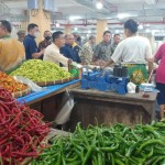 TPID Kota Surakarta saat melakukan sidak pasar di Solo, Jumat (30/12/2022). ANTARA/HO-Bank Indonesia-1672385081