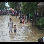 Arsip Foto. Luapan air Sungai Kalikamoning menyebabkan banjir di Sampang, Jawa Timur, Minggu (1/1/2023). (ANTARA/HO-BPBD Sampang)-1672628888