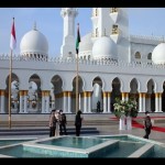 Arsip Foto. Masjid Raya Sheikh Zayed di Kelurahan Gilingan, Kecamatan Banjarsari, Kota Solo, Jawa Tengah. (ANTARA/Bambang Dwi Marwoto)-1673754187