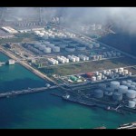 Arsip foto - Tangki minyak dan gas terlihat di gudang minyak pelabuhan di Zhuhai, China. ANTARA/REUTERS/Aly Song/aa.-1673231730