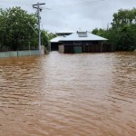 Banjir terlihat di Fitzroy Crossing, Australia, 3 Januari 2023 dalam gambar yang didapat dari media sosial. (Callum Lamond/via REUTERS/as)-1673181820