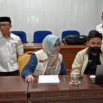 Bawaslu Sulbar melakukan pengawasan melekat tahapan verifikasi administrasi calon DPD-RI di Mamuju, Sabtu (07/1/2022) ANTARA Foto/M Faisal Hanapi-1673147457