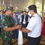 Danrem 042-Forkompinda sambut penumpang pesawat pertama 2023 di Jambi-1672626379