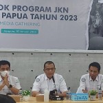 Deputi Wilayah Papua dan Papua Barat Budi Setiawan saat memberikan penjelasan di Jayapura, Senin (2/1/2023). (FOTO ANTARA/ Qadri Pratiwi)-1672711990