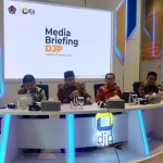Direktur Jenderal Pajak Suryo Utomo (kedua dari kiri) dalam media briefing di Jakarta, Selasa (10/01/2023). (ANTARA/Agatha Olivia Victoria)-1673332644