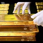 Emas jatuh 6,40 dolar, terseret oleh "greenback" yang lebih kuat-1675134935