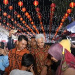 Gubenur Jawa Tengah Ganjar Pranowo mengunjungi Kelenteng Tien Kok Sie di Kota Surakarta, Sabtu (21/1) malam. (ANTARA/HO-Humas Pemprov Jateng)-1674367741