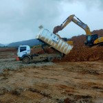 Ilustrasi - Aktivitas pengangkutan tanah yang mengandung bijih nikel. (ANTARA/HO-Hillcon)-1673428471