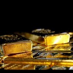 Ilustrasi - Batangan emas di pabrik pemisahan emas dan perak di Wina, Austria. ANTARA/REUTERS/Leonhard Foeger/aa.-1674096065