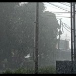 Ilustrasi - Hujan lebat yang disertai angin kencang di Jalan Jenderal Soedirman, Purwokerto, Kabupaten Banyumas, Senin (19/12/2022) siang. ANTARA/Sumarwoto-1673491631