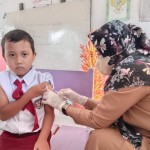 Ilustrasi. Pelaksanaan Bulan Imunisasi Anak Sekolah yang dilakukan untuk melengkapi imunisasi anak di Makassar. ANTARA Foto/HO-Unicef Perwakilan Sulsel-1673573064