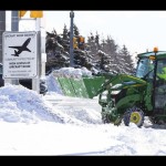 Ilustrasi - Seorang petugas mengendarai buldoser untuk membersihkan salju di trotoar. ANTARA FOTO/Xinhua/Zou Zheng/aww.-1674457894