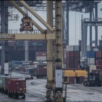 Ilustrasi: Suasana aktivitas bongkar muat peti kemas di Pelabuhan Tanjung Priok, Jakarta. ANTARA FOTO/Aprillio Akbar/rwa.-1673937740