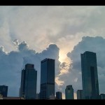 Ilustrasi - Suasana gedung pusat perkantoran dan bisnis di Jakarta dengan latar belakang langit Jakarta cerah berawan. ANTARA/Dewa Ketut Sudiarta Wiguna/pri.-1672799659