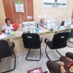 Jaksa limpahkan tersangka korupsi puskesmas Bungku ke Pengadilan Tipikor Jambi untuk segera disidangkan.(ANTARA/HO/Penkum Kejati Jambi)-1672733763