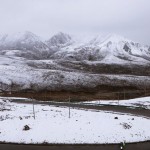 Jalan raya di perbukitan Zedo, Daerah Otonomi Tibet, China. (ANTARA/CGTN)-1674117982